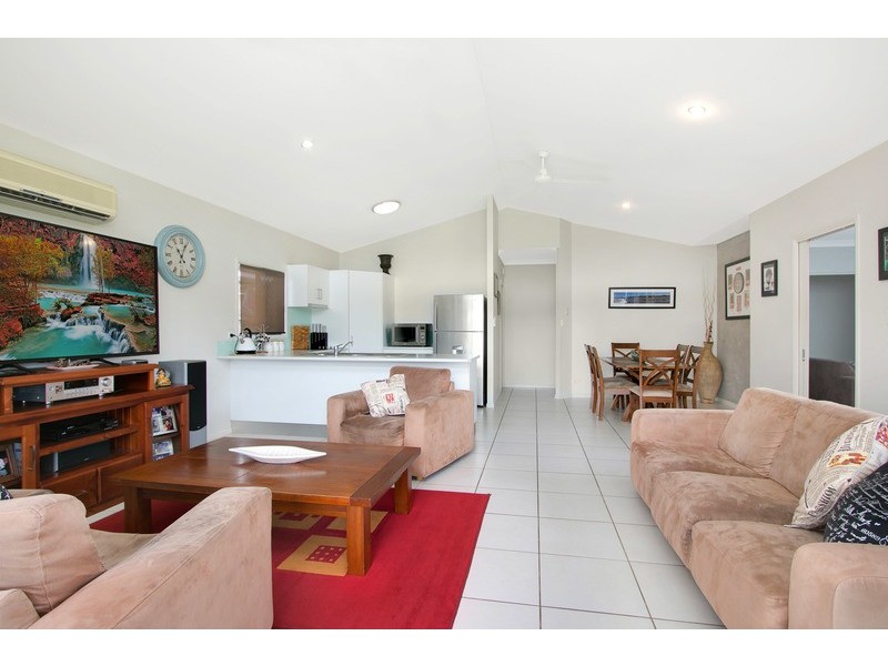 52  Norfolk Circuit, Redlynch QLD 4870