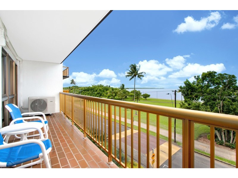 18/249 Esplanade, Cairns North QLD 4870