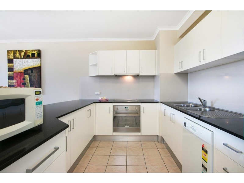 18/249 Esplanade, Cairns North QLD 4870