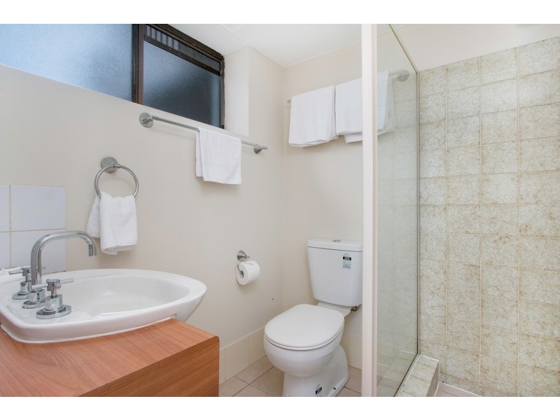 18/249 Esplanade, Cairns North QLD 4870