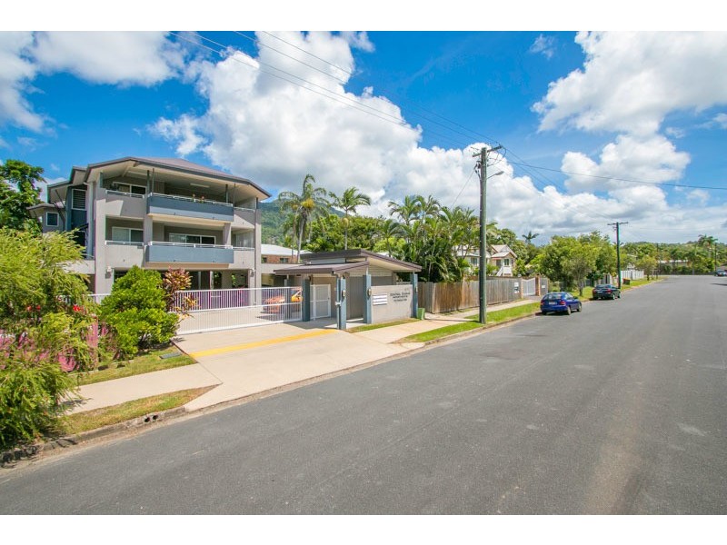 2/109 Callaghan Street, Mooroobool QLD 4870