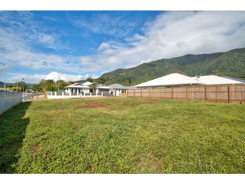 46 Springbrook Avenue, Redlynch QLD 4870