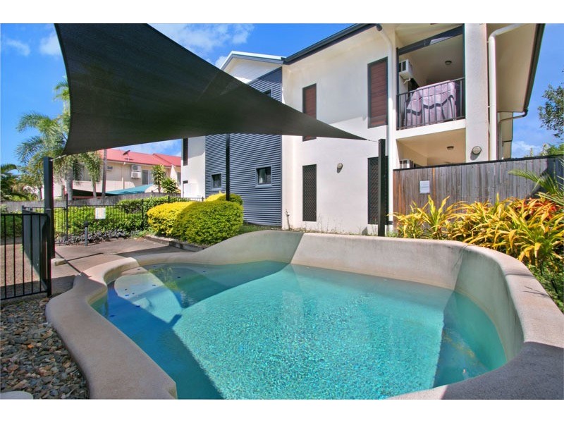8/6 Short Street, Redlynch QLD 4870