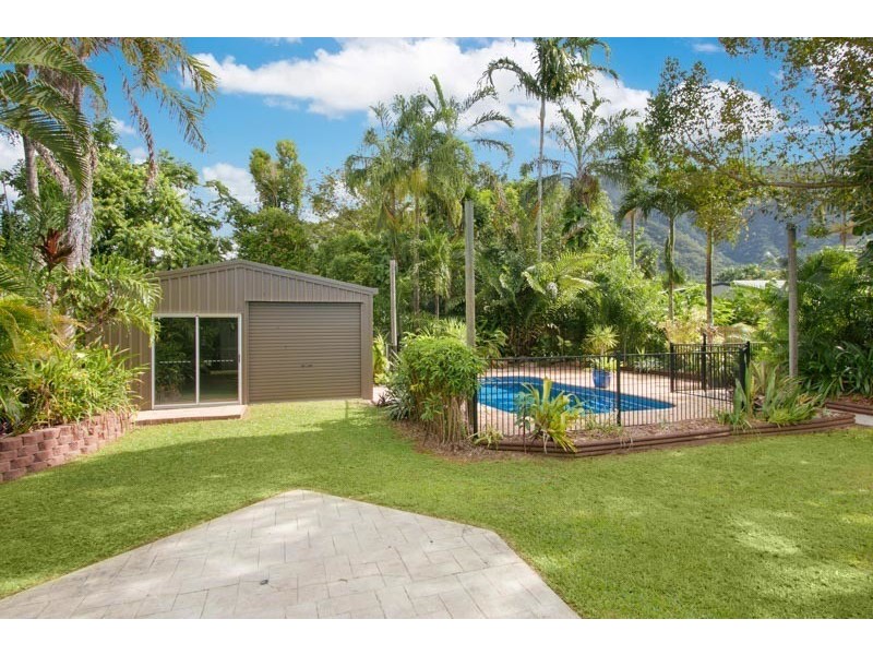 17 Jasmine Street, Redlynch QLD 4870