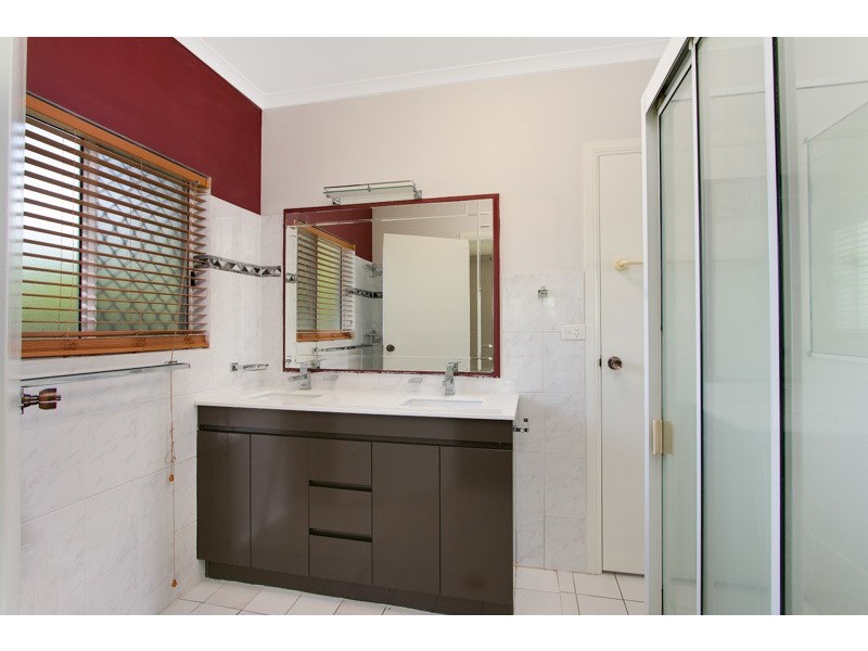 17 Jasmine Street, Redlynch QLD 4870