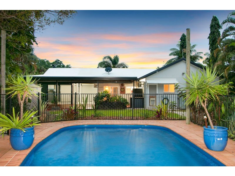 17 Jasmine Street, Redlynch QLD 4870