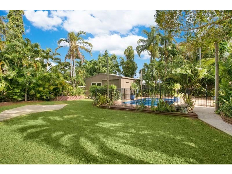 17 Jasmine Street, Redlynch QLD 4870