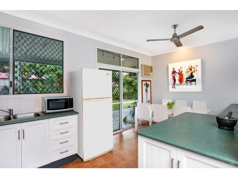 4 Michaelangelo Drive, Redlynch QLD 4870