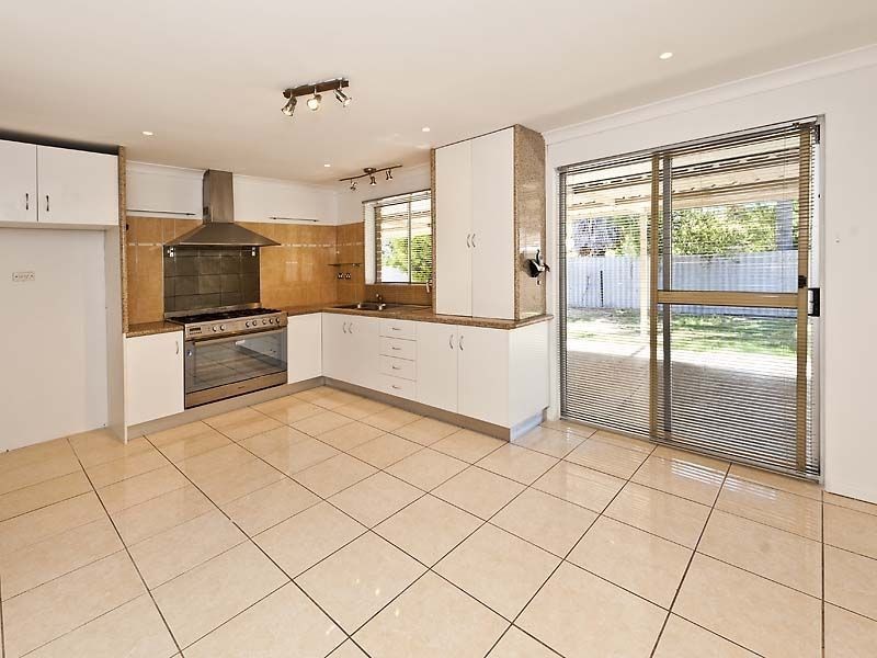 9 Pendragon Court, Camillo WA 6111