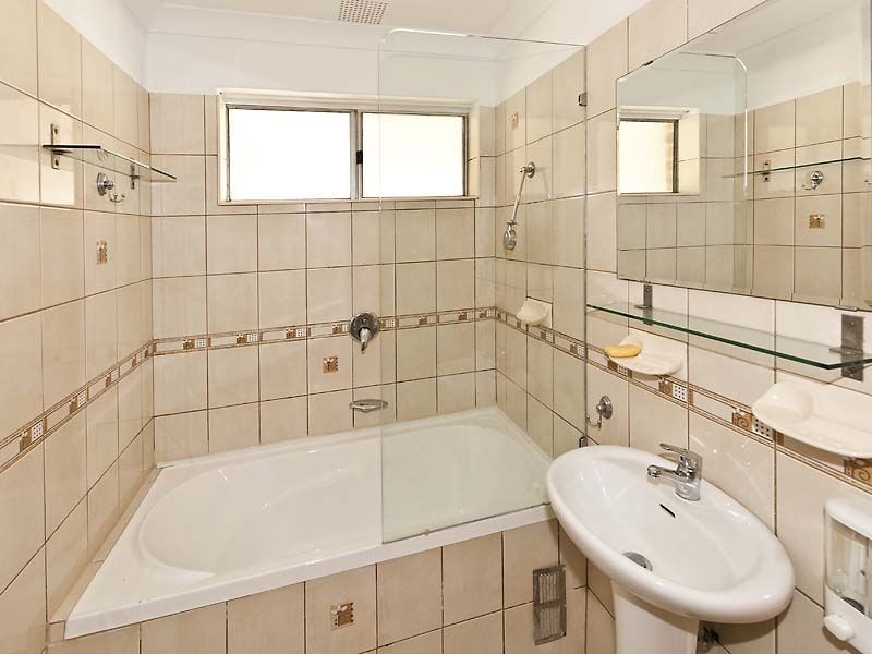 9 Pendragon Court, Camillo WA 6111