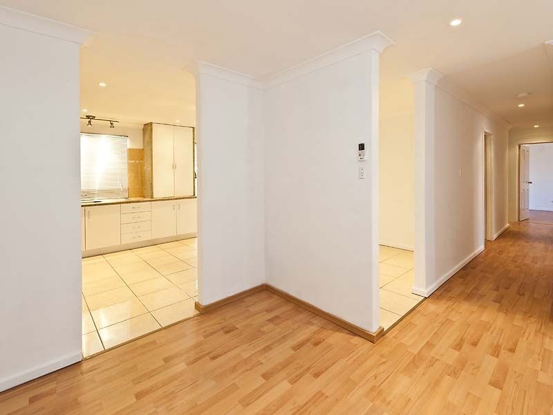 9 Pendragon Court, Camillo WA 6111