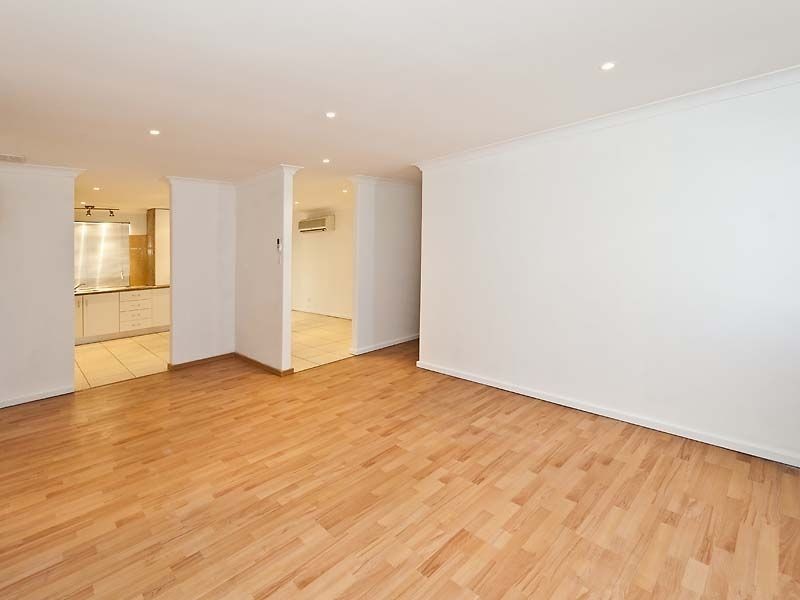 9 Pendragon Court, Camillo WA 6111