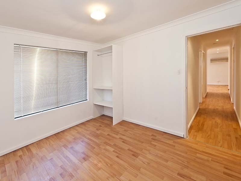 9 Pendragon Court, Camillo WA 6111