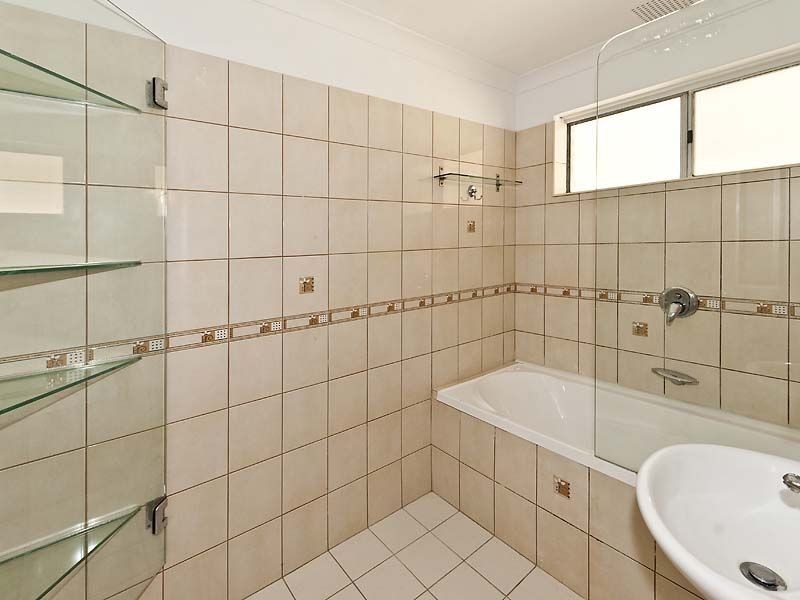 9 Pendragon Court, Camillo WA 6111