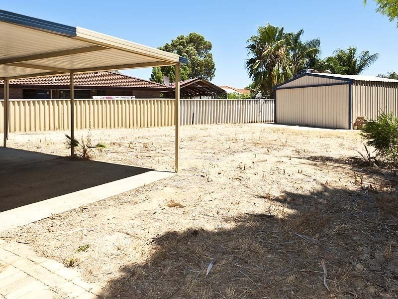 9 Pendragon Court, Camillo WA 6111