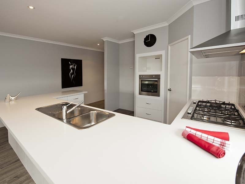 43 Barrington Avenue, Champion Lakes WA 6111