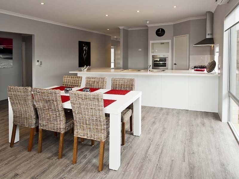 43 Barrington Avenue, Champion Lakes WA 6111