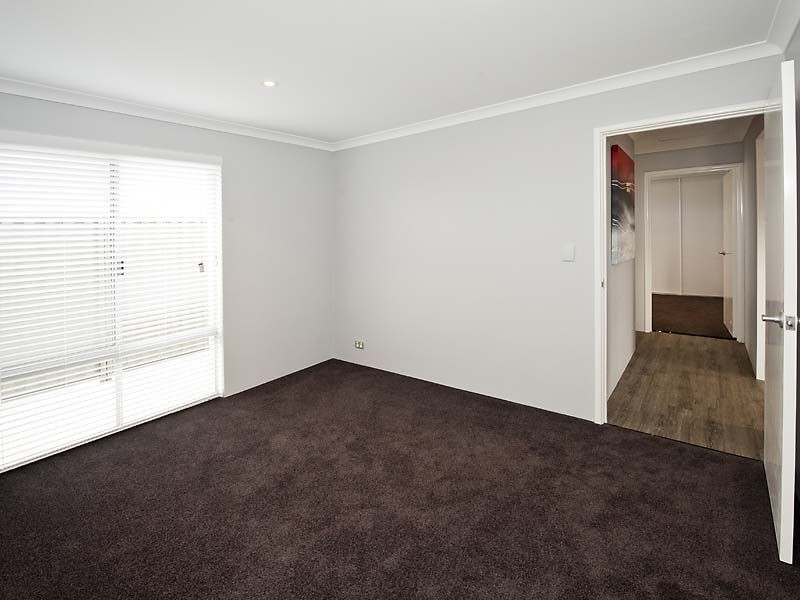 43 Barrington Avenue, Champion Lakes WA 6111