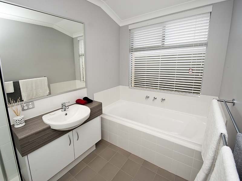 43 Barrington Avenue, Champion Lakes WA 6111