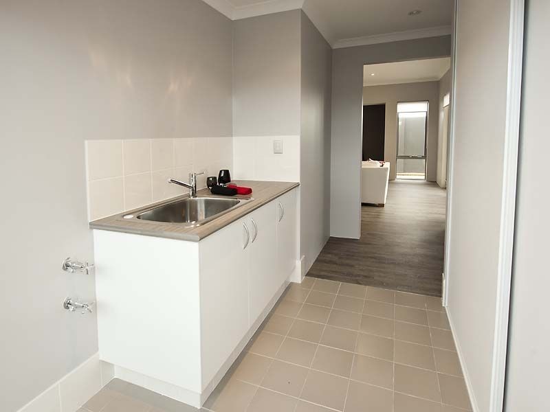 43 Barrington Avenue, Champion Lakes WA 6111