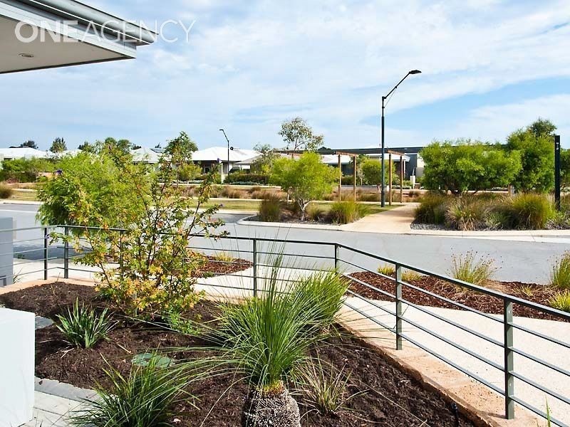 43 Barrington Avenue, Champion Lakes WA 6111