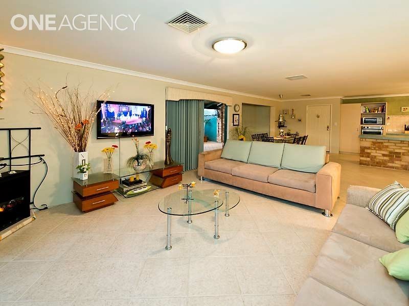 28 Hedgeley Way, Canning Vale WA 6155