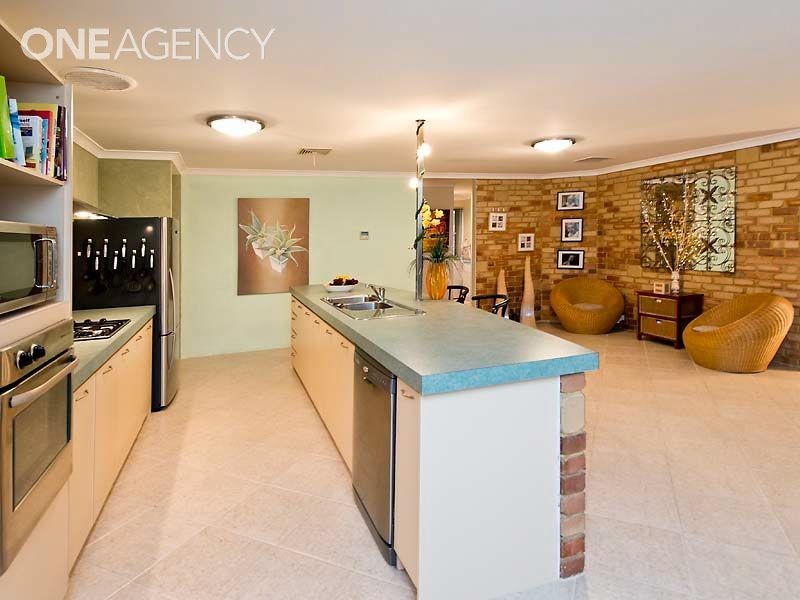 28 Hedgeley Way, Canning Vale WA 6155