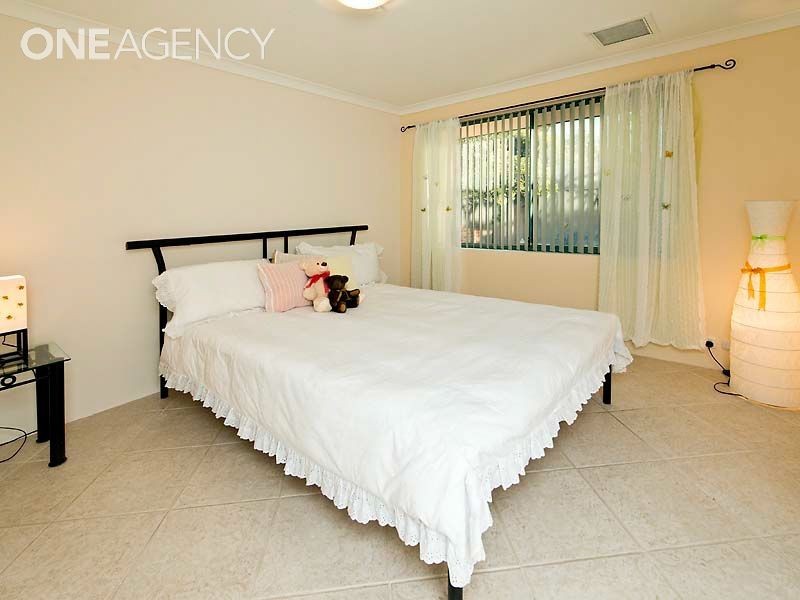 28 Hedgeley Way, Canning Vale WA 6155