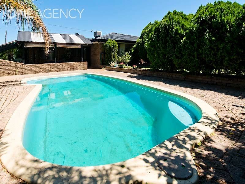 23 Forest Lakes Drive, Thornlie WA 6108