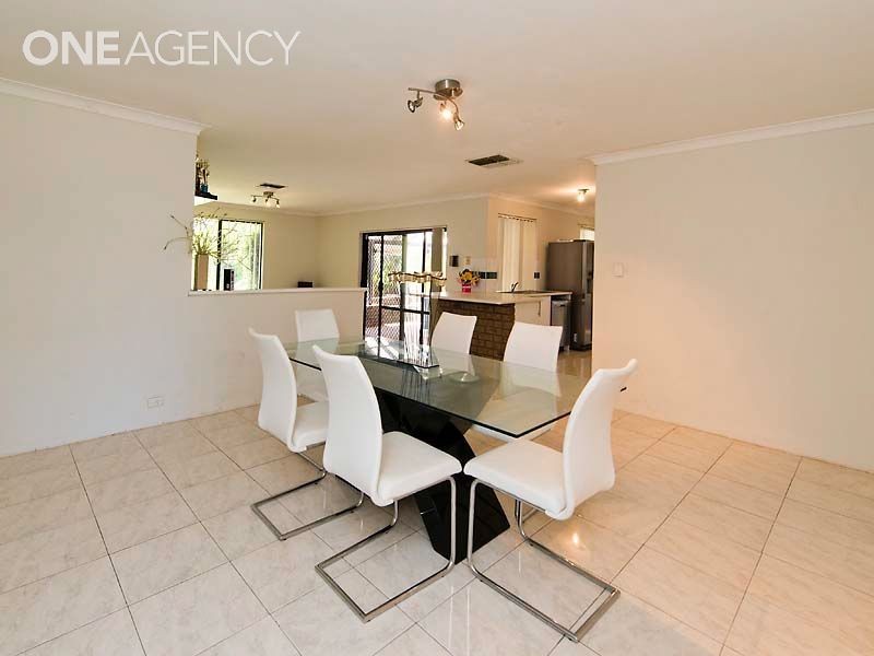 23 Forest Lakes Drive, Thornlie WA 6108