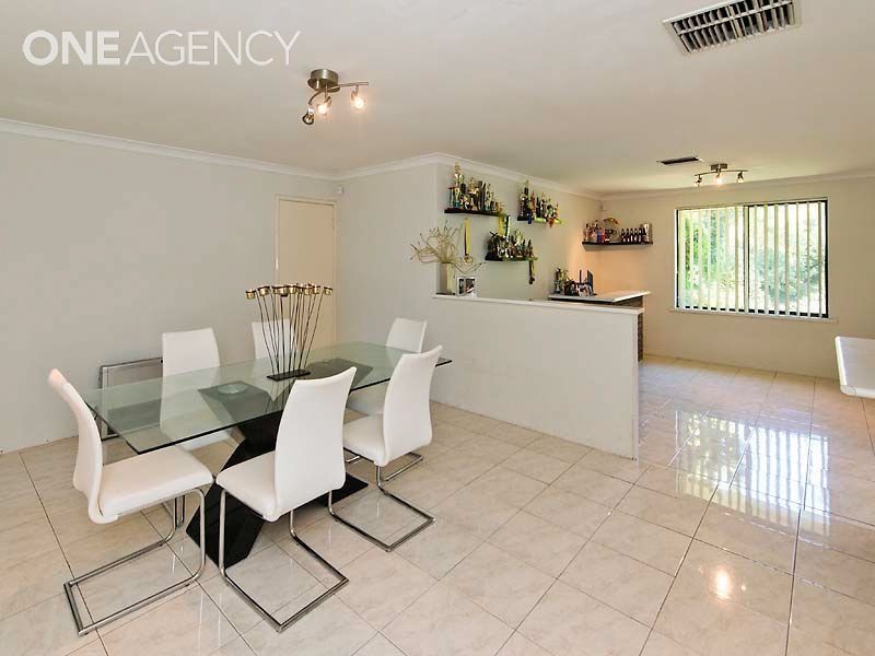 23 Forest Lakes Drive, Thornlie WA 6108