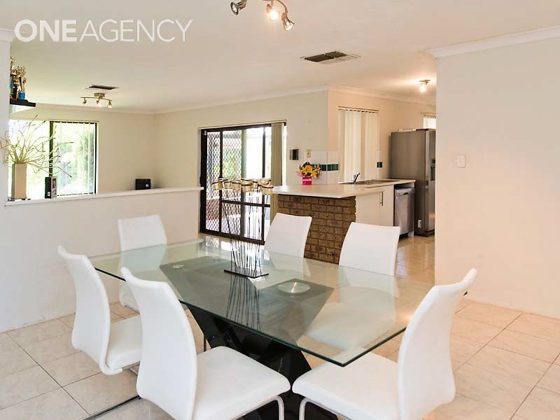23 Forest Lakes Drive, Thornlie WA 6108