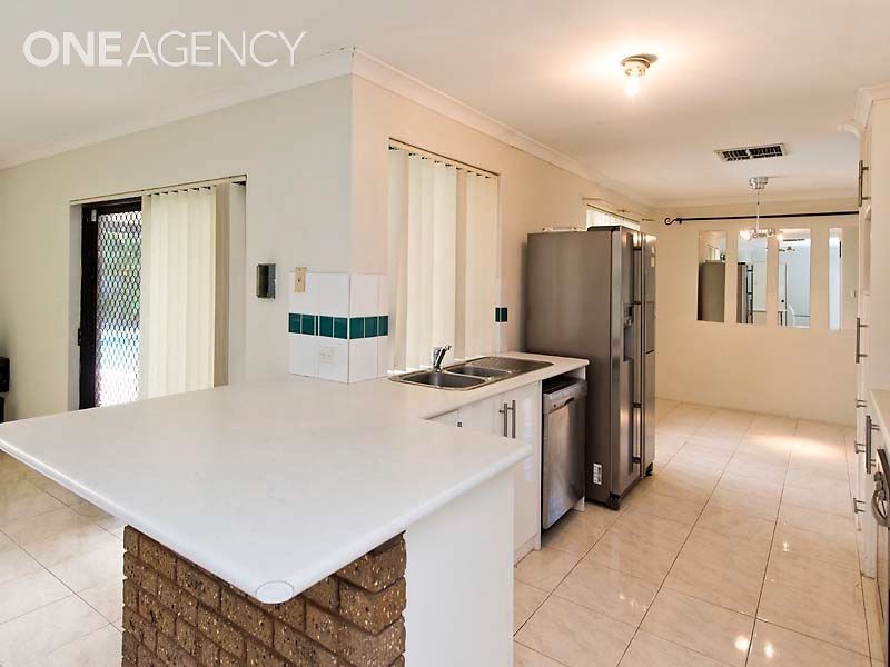 23 Forest Lakes Drive, Thornlie WA 6108