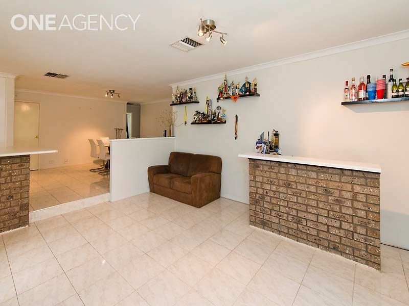 23 Forest Lakes Drive, Thornlie WA 6108