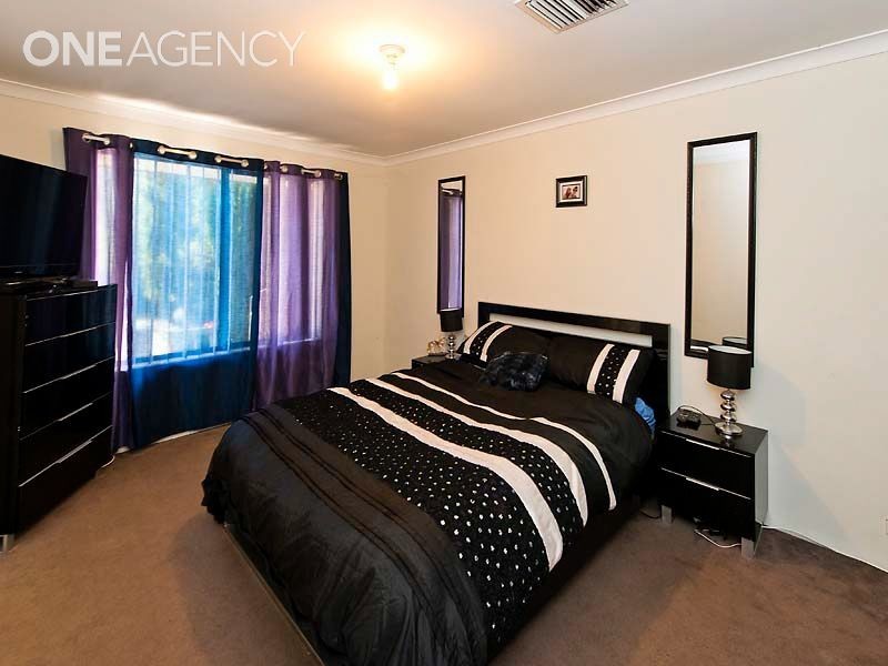 23 Forest Lakes Drive, Thornlie WA 6108