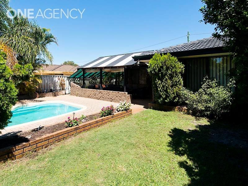 23 Forest Lakes Drive, Thornlie WA 6108