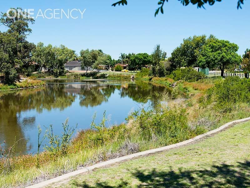 23 Forest Lakes Drive, Thornlie WA 6108