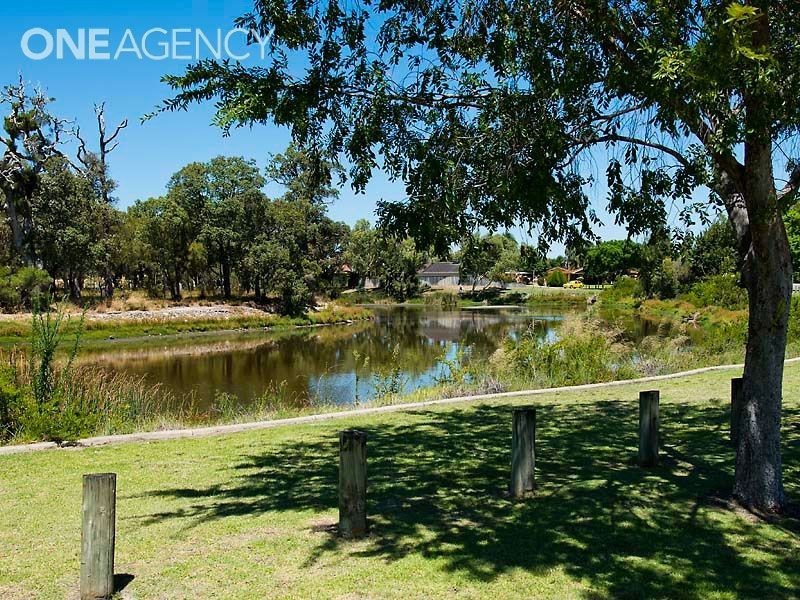 23 Forest Lakes Drive, Thornlie WA 6108