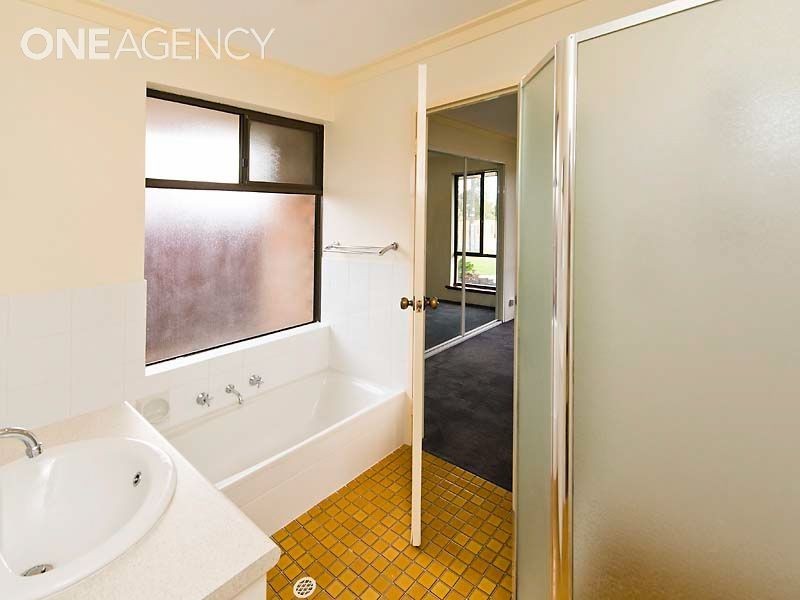 12 Montrose Circle, Camillo WA 6111