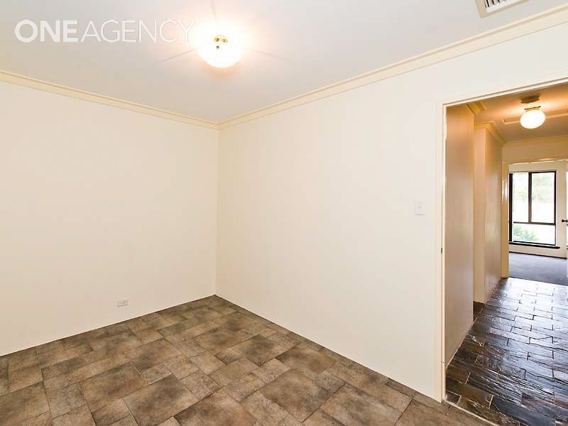12 Montrose Circle, Camillo WA 6111