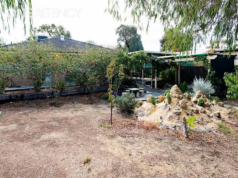 40 Farmer Avenue, Brookdale WA 6112