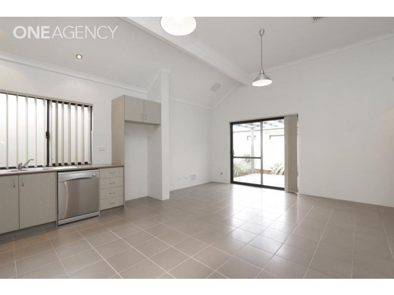 2 Daffodil Road, Canning Vale WA 6155