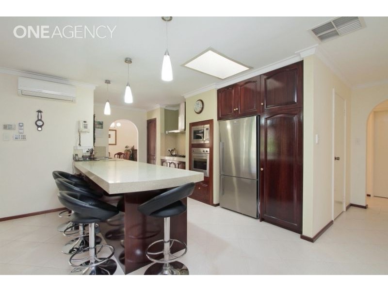 6 Rae Place, Leeming WA 6149