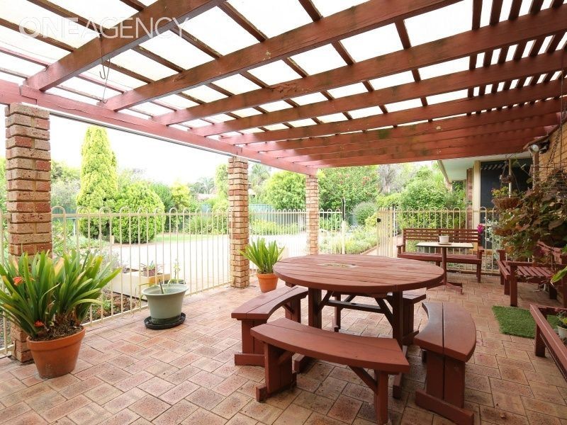 8 Rivermoor Loop, Riverton WA 6148