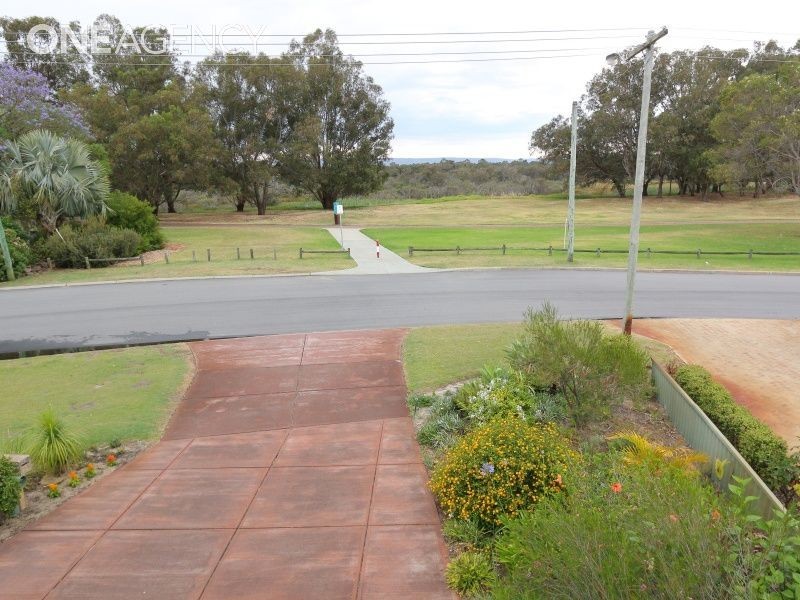 8 Rivermoor Loop, Riverton WA 6148