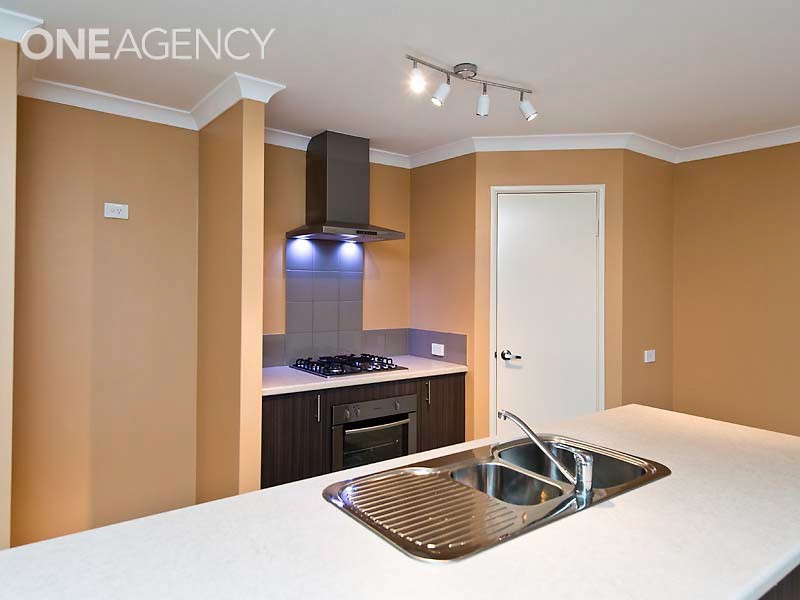 10 Torino Court, Piara Waters WA 6112