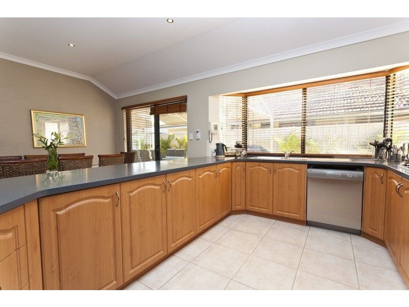 13 Longshaw Circuit, Canning Vale WA 6155