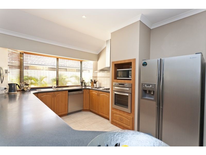 13 Longshaw Circuit, Canning Vale WA 6155