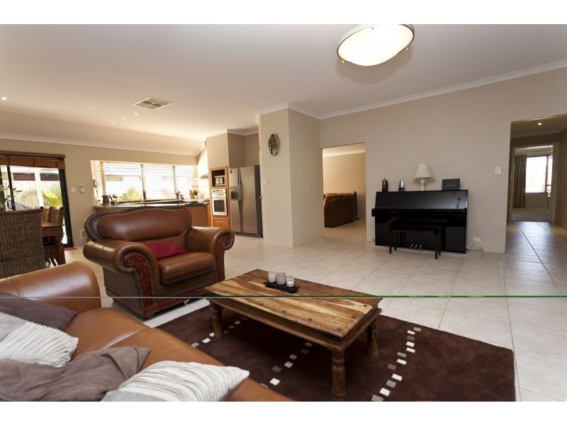 13 Longshaw Circuit, Canning Vale WA 6155