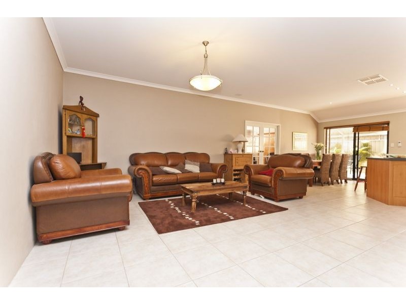 13 Longshaw Circuit, Canning Vale WA 6155